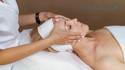 Tratamiento de rejuvenecimiento facial realizado en Aurum Spa y Estética en Ñuñoa.